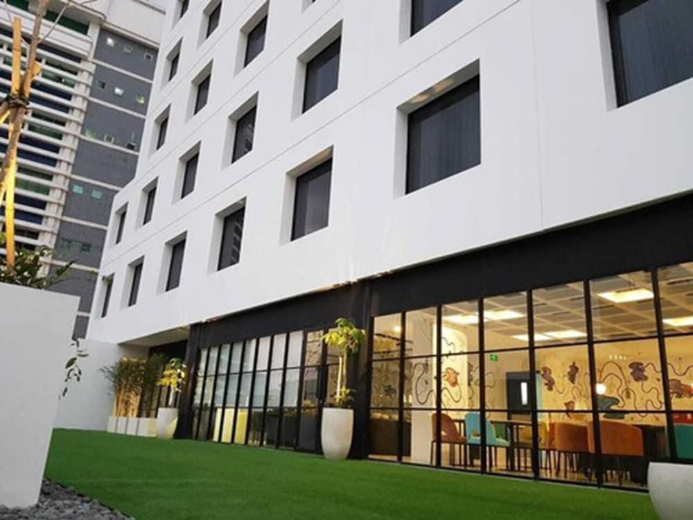 De Braga, Artotel Curated Bandung Esterno foto